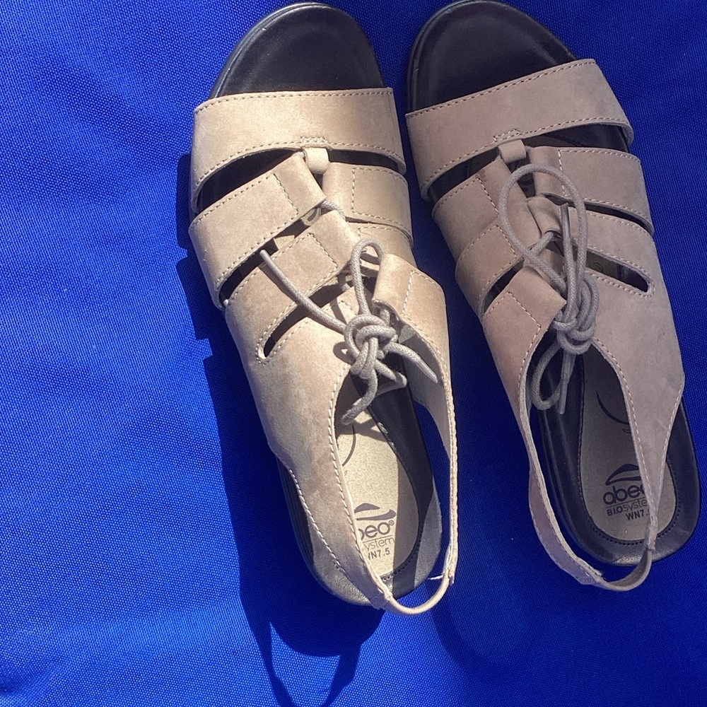 Abeo Taupe Georgia Open-Toe Lace-Up Wedge Sandals